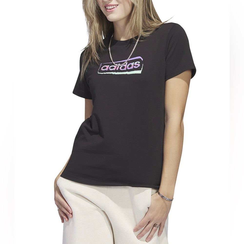 adidas
Women's Linear Stencil Short Sleeve